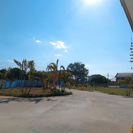 ເຮືອນພັກບີວີ Hotel Ban Thongchai-Tai ภายนอก รูปภาพ