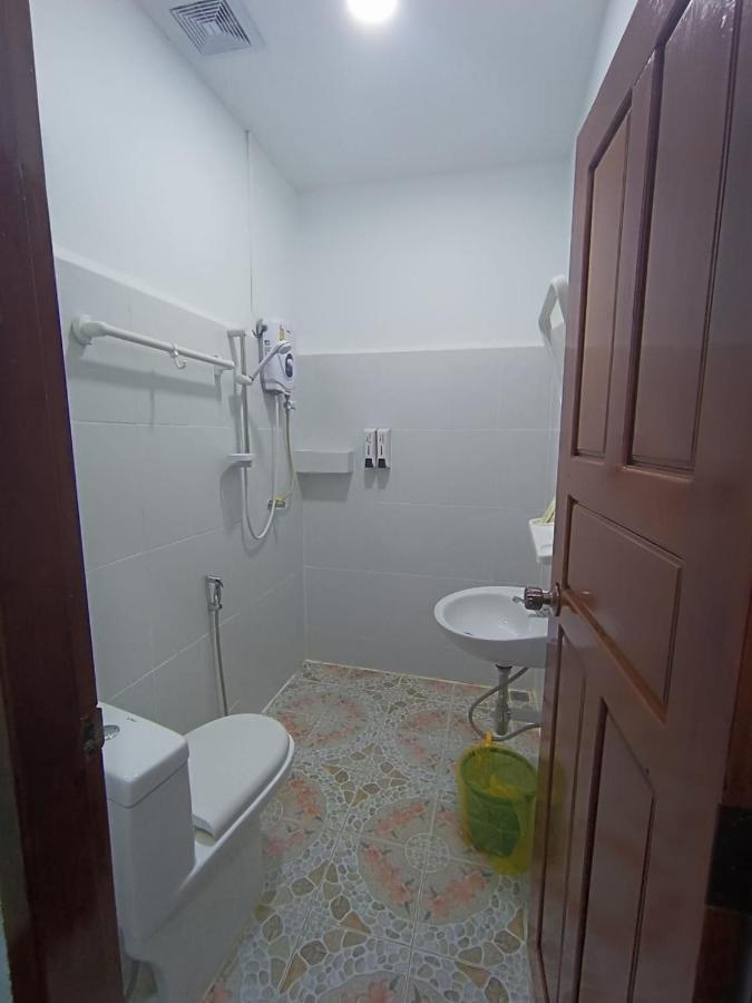 ເຮືອນພັກບີວີ Hotel Ban Thongchai-Tai ภายนอก รูปภาพ
